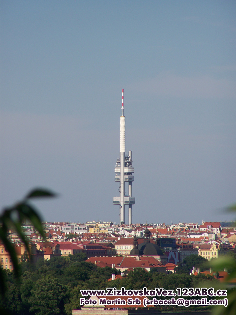Žižkovská věž ve dne - fotka
